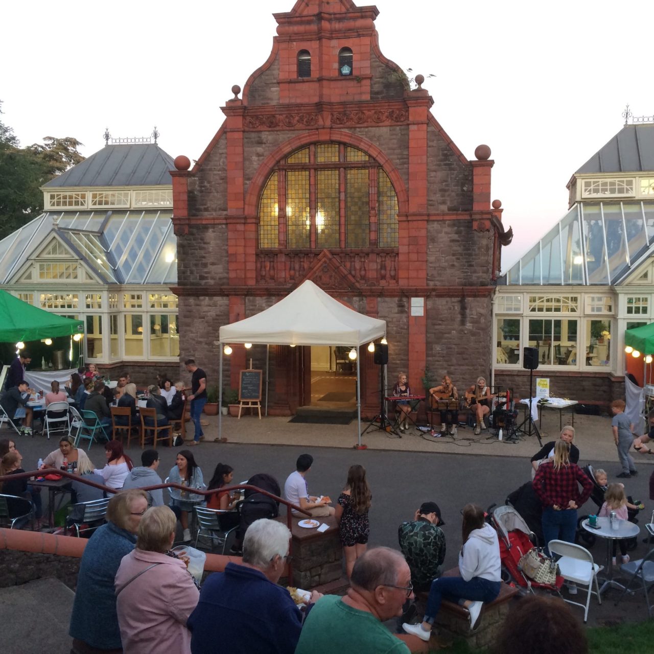 Belle Vue Tea Room, Afternoon Teas, Picnics, Markets, Weddings, Garden